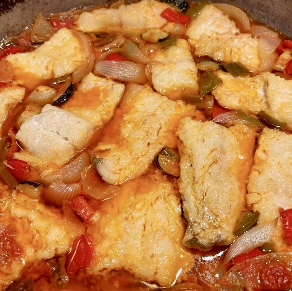 Bacalao rebozado con salsa